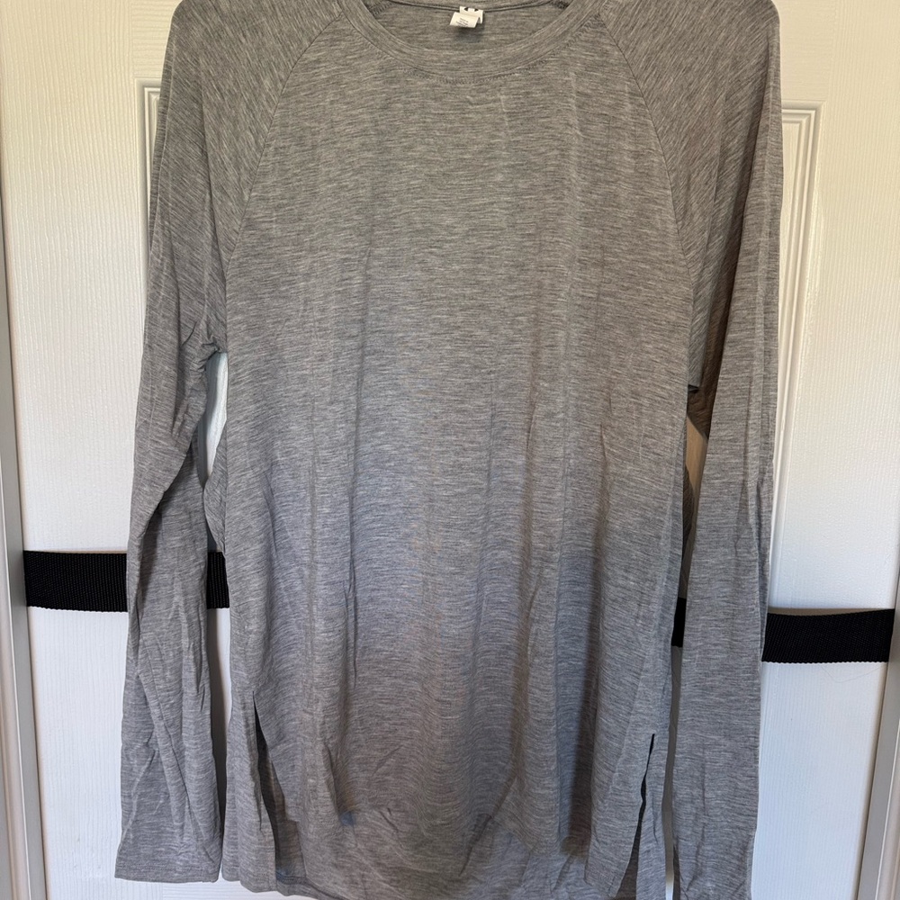 Under Armour Heather Gray Long Sleeve Shirt